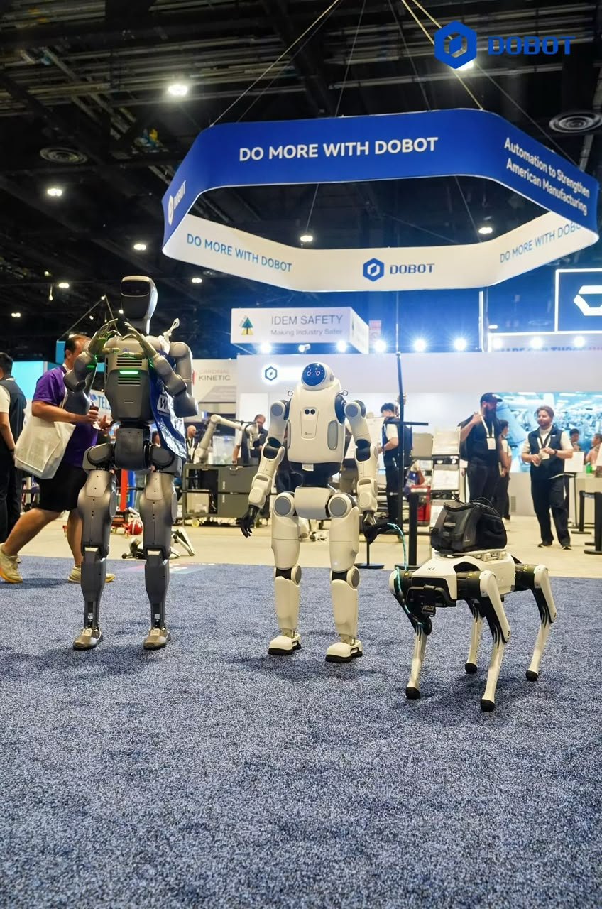 Stoisko DOBOT na targach w USA: humanoidy ATOM i LUMO oraz robot czworonożny