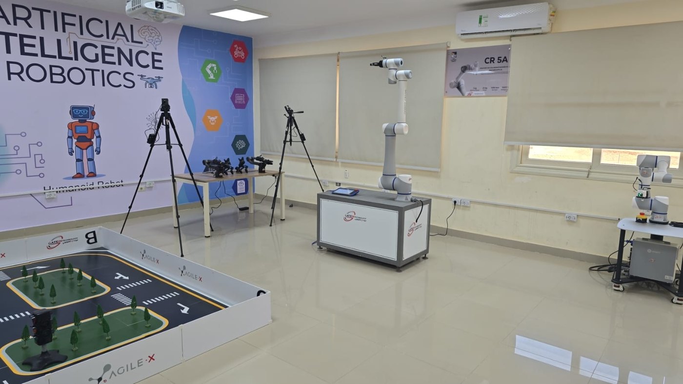 Pracownia AI i robotyki z ramionami DOBOT, New Cairo Technological University